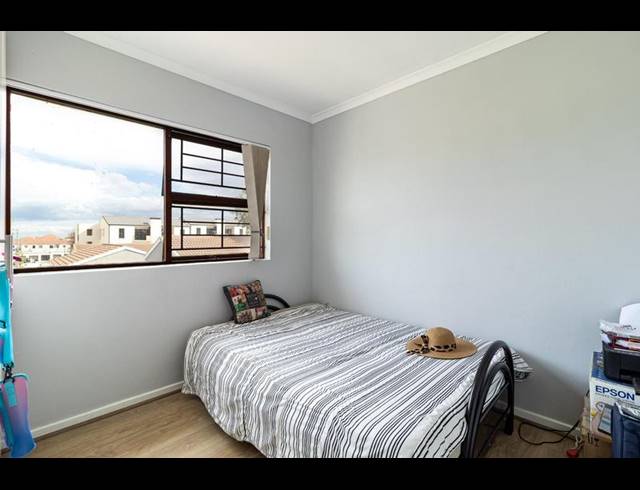 2 BEDROOM APARTMENT FOR SALE IN VREDEKLOOF EAST